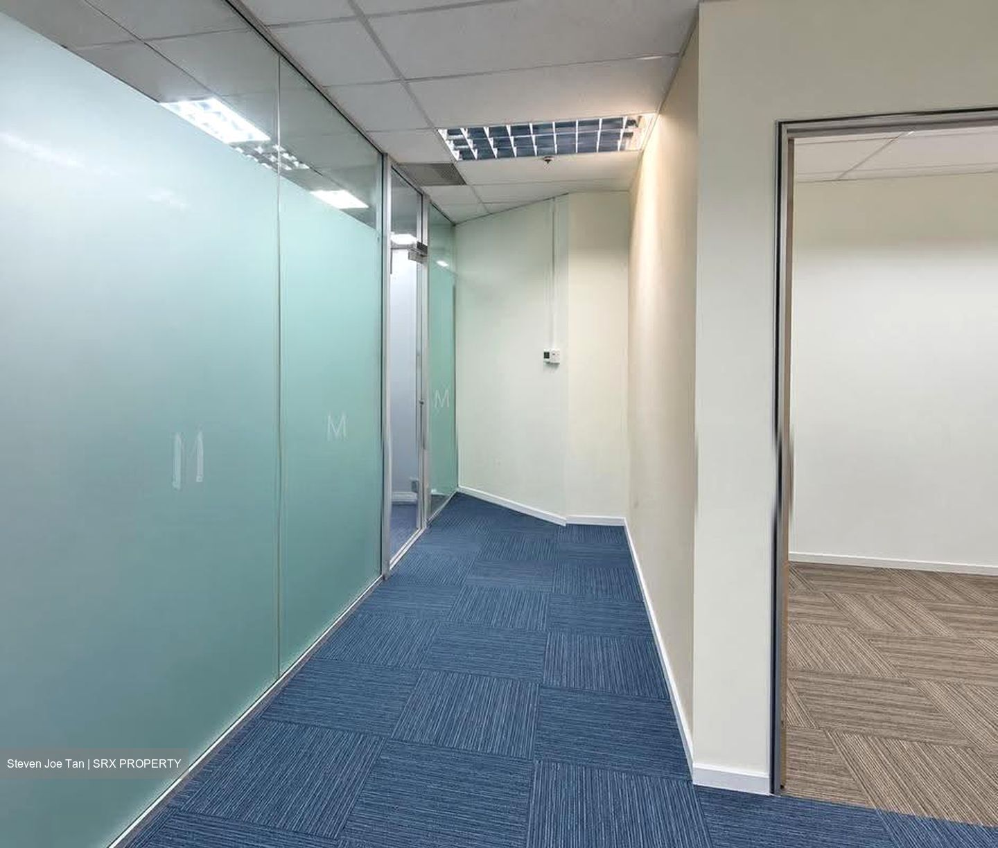 North Bridge Centre (D7), Office #622565401
